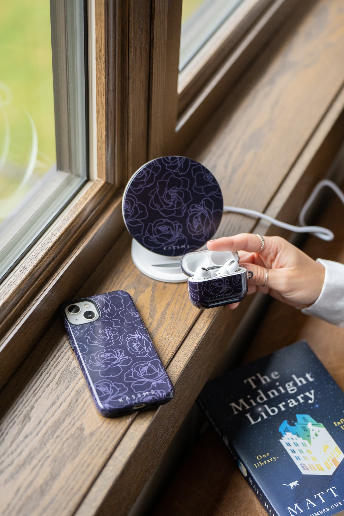 Polar Flowers wireless charger